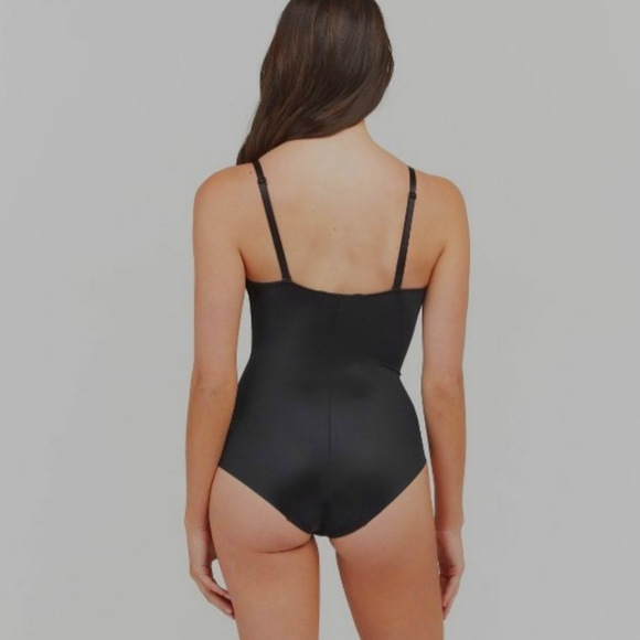 NWT Assets by Spanx low-back cupped shaping bodysuit - Picture 5 of 7